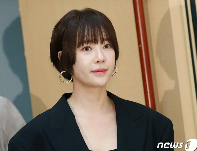 [단독] 배우 황정음 회삿돈 42억 빼돌려 가상화폐 투자…혐의 인정