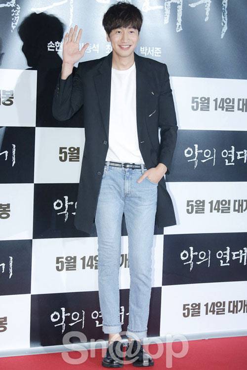 현재 패션계가 다시 불지피는 그 시절 바지.JPG | 인스티즈